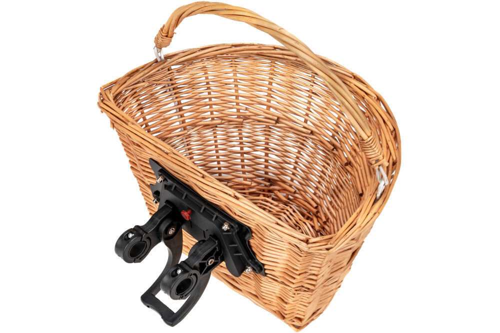 Koszyk wiklinowy na rower S-LINE VKS-502 Wiklinowy kosz na kierownicę z widocznym, zamontowanym adapterem i plastikowym uchwytem Quick Release (zatrzaskiem) gotowym do wpięcia na rower. Widok od spodu i boku.