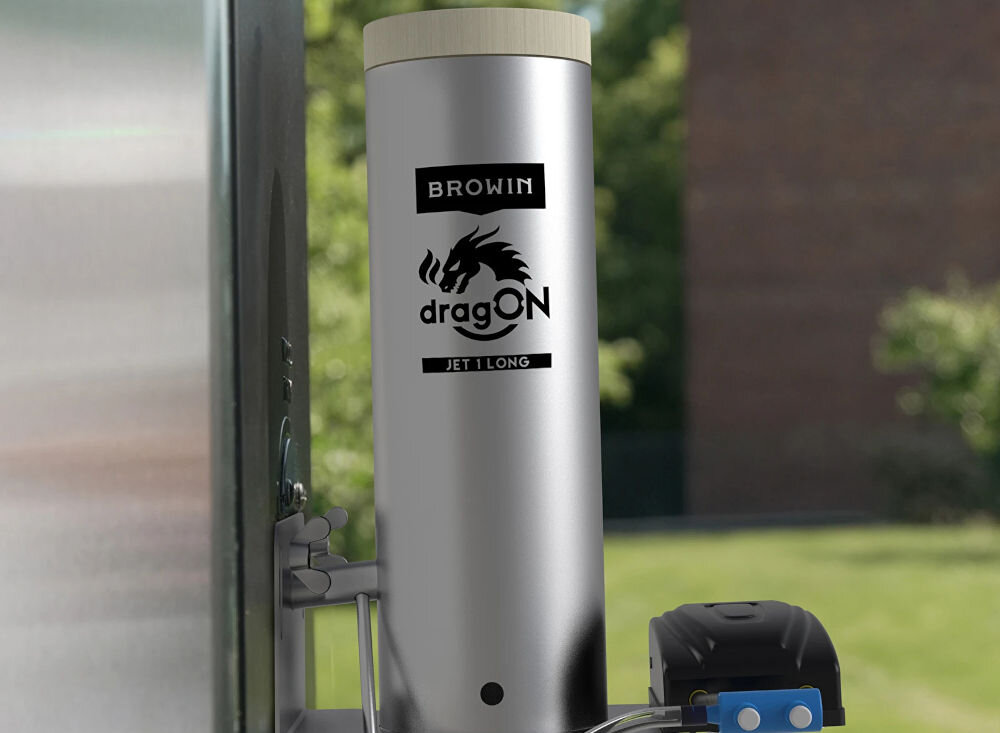 Generator dymu BROWIN 330143 DragOn Jet 1 z pompką elektryczną DragOn Air kompaktowe wymiary 313 x 152 x 334 mm łatwe do przechowywania wykonany ze stali nierdzewnej wysoka odporność na zmienne warunki pogodowe do różnych typów wędzarni stalowe drewniane murowane