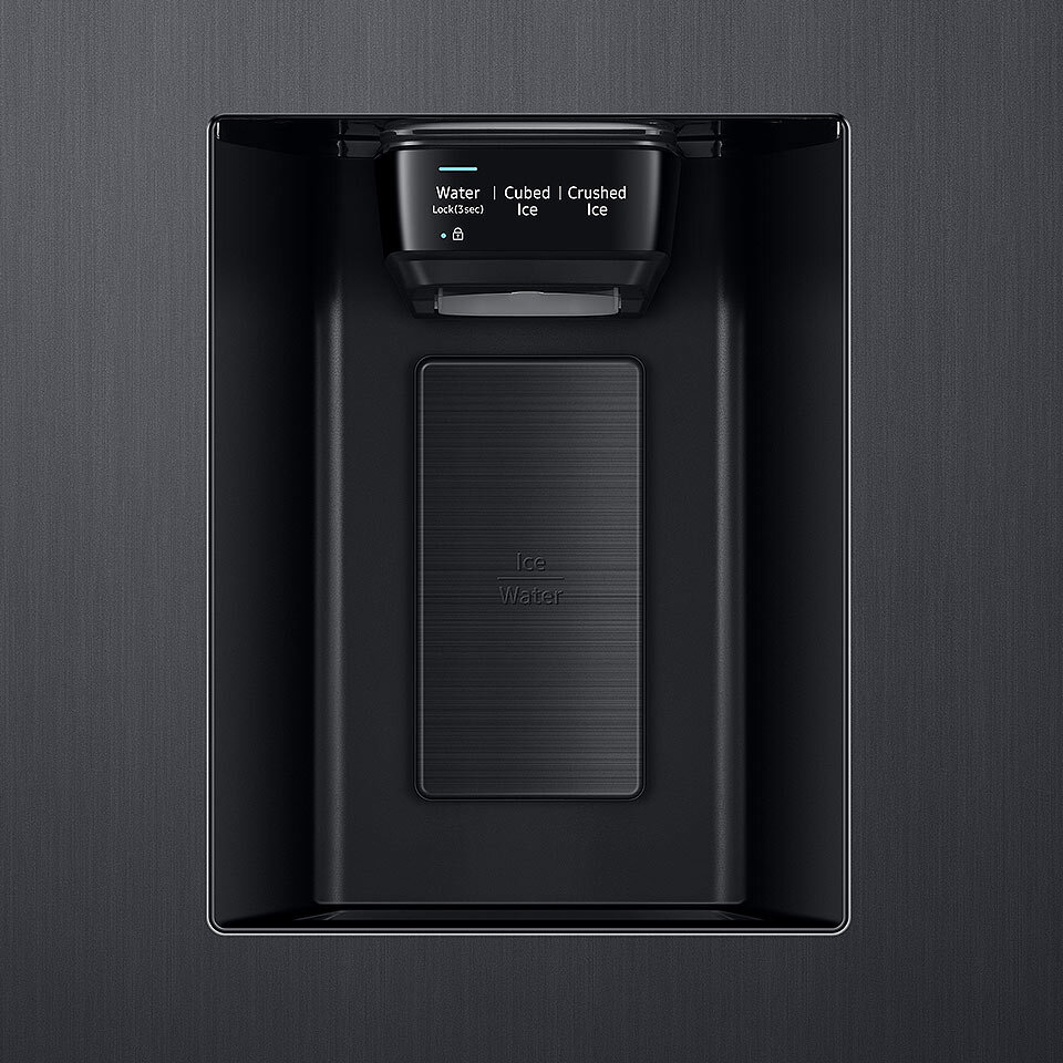 nie tylko w lecie skorzystasz z dystrybutora wody i lodu w lodówce Side by Side Samsung RS68CG853EB1 nie tylko w lecie skorzystasz z dystrybutora wody i lodu w lodówce Side by Side Samsung RS68CG853EB1