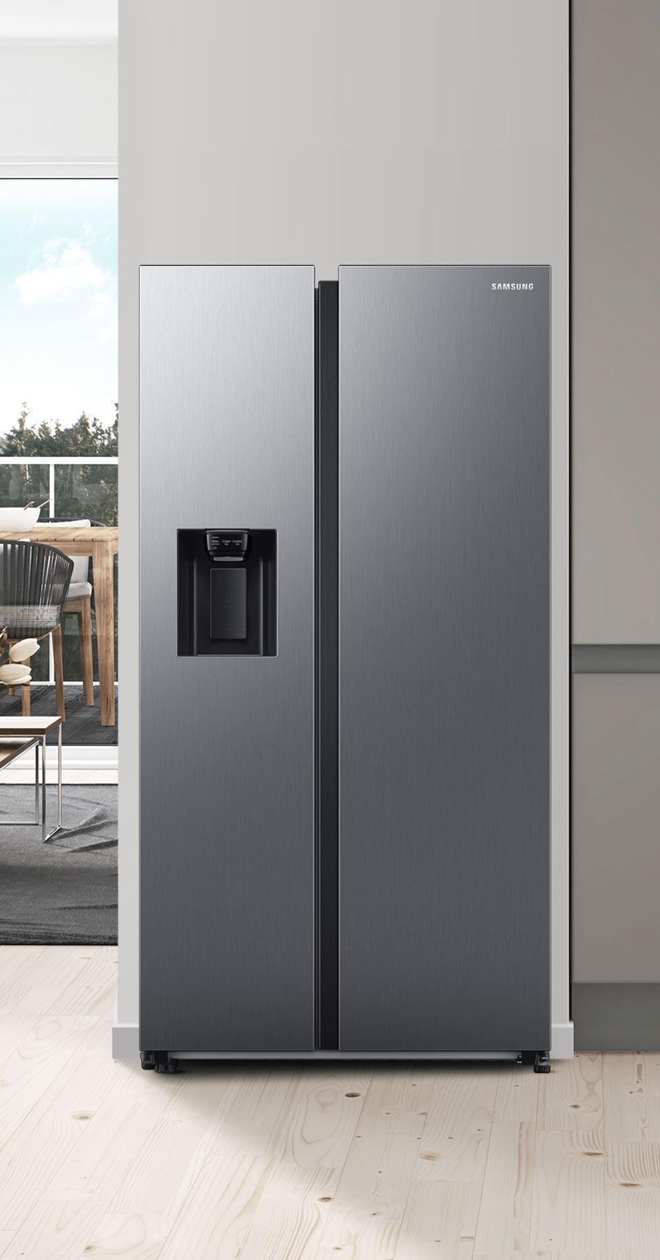 Wyeksponowany front lodówki Samsung Side by Side RS68CG885ES9, która jest dostępna w sklepach Media Expert Wyeksponowany front lodówki Samsung Side by Side RS68CG885ES9, która jest dostępna w sklepach Media Expert