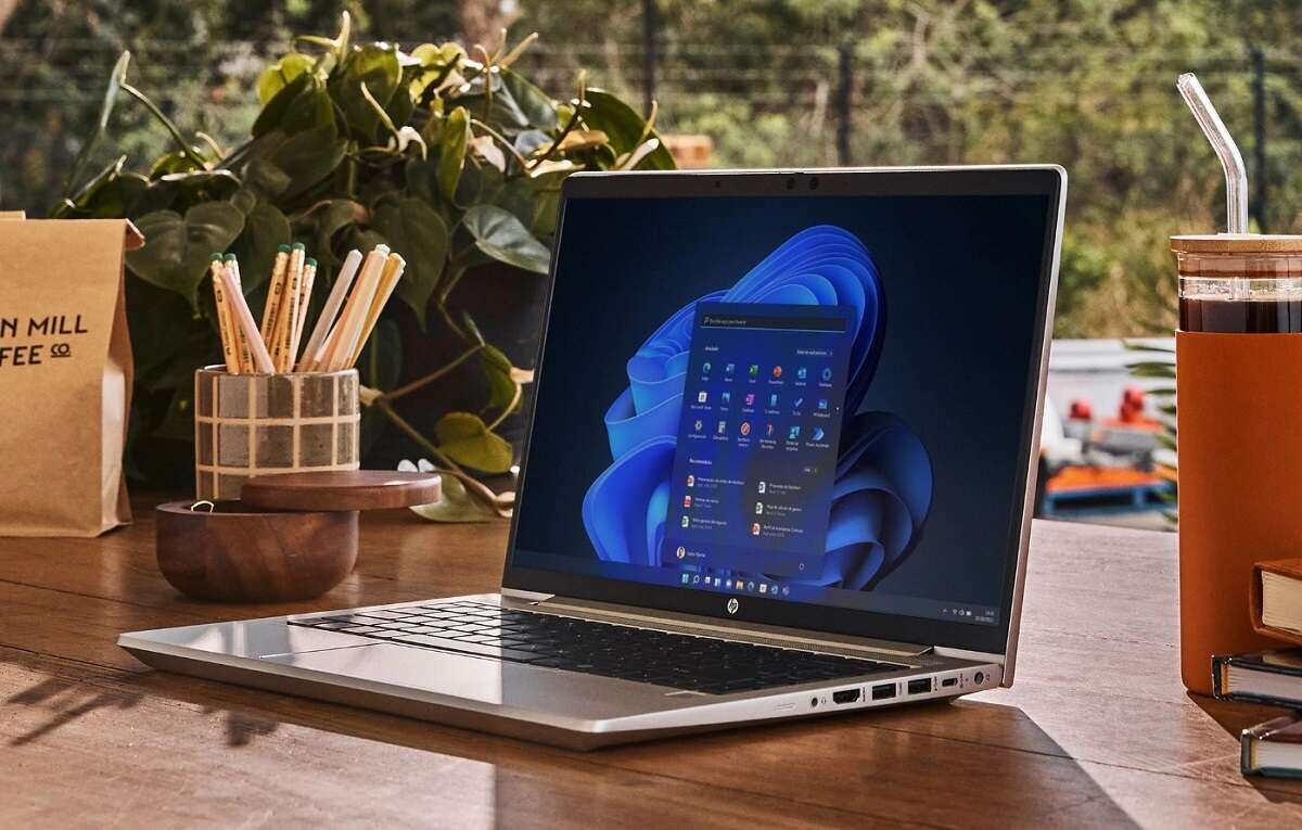 Laptop HP swietne parametry procesor rdzenie taktowanie wydajność rozrywka praca kąty widzenia rozdzielczość karta graficzna jakość dysk RAM ekran częstotliwość złącza