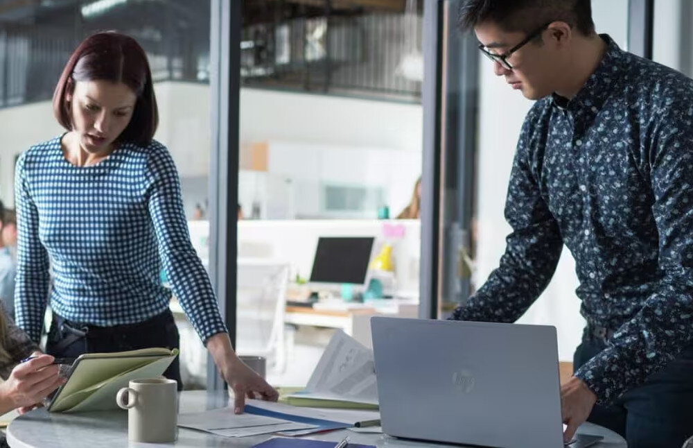 Laptop HP EliteBook 860 G9 16 IPS i5-1235U 16GB RAM 512GB SSD Windows 11 Professional ochrona zabezpieczenia aplikacja