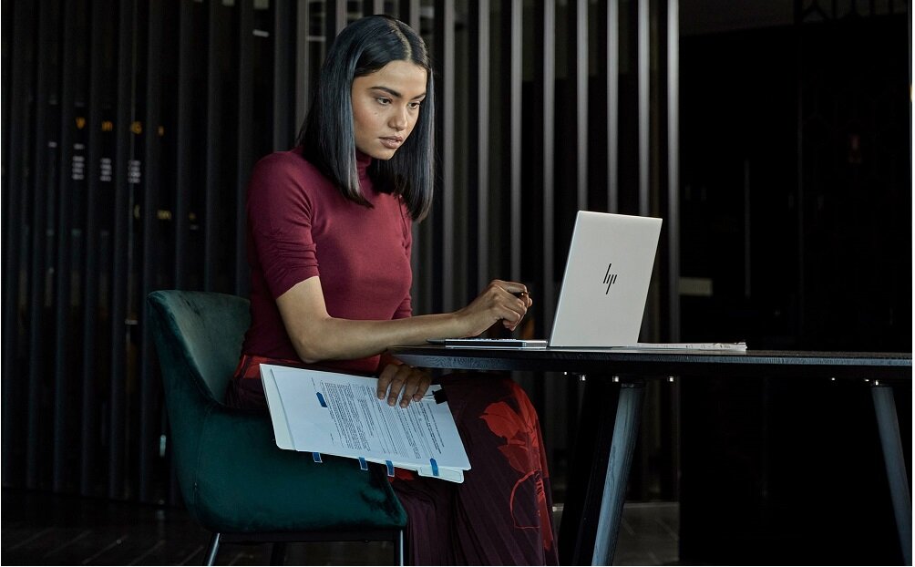 Laptop HP uniwersalny rozmiar procesor rdzenie taktowanie wydajność rozrywka praca kąty widzenia rozdzielczość karta graficzna jakość dysk RAM ekran częstotliwość złącza