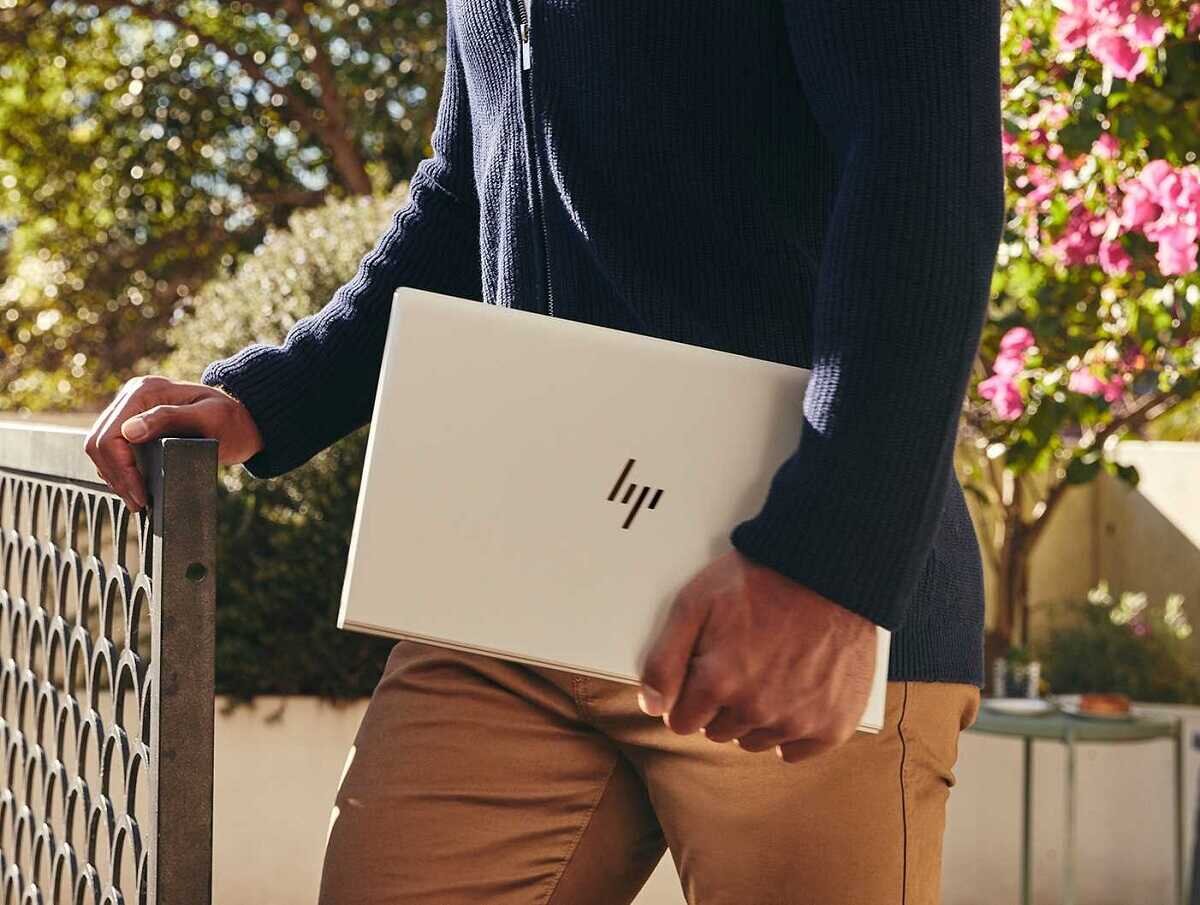 Laptop HP uniwersalny rozmiar procesor rdzenie taktowanie wydajność rozrywka praca kąty widzenia rozdzielczość karta graficzna jakość dysk RAM ekran częstotliwość złącza