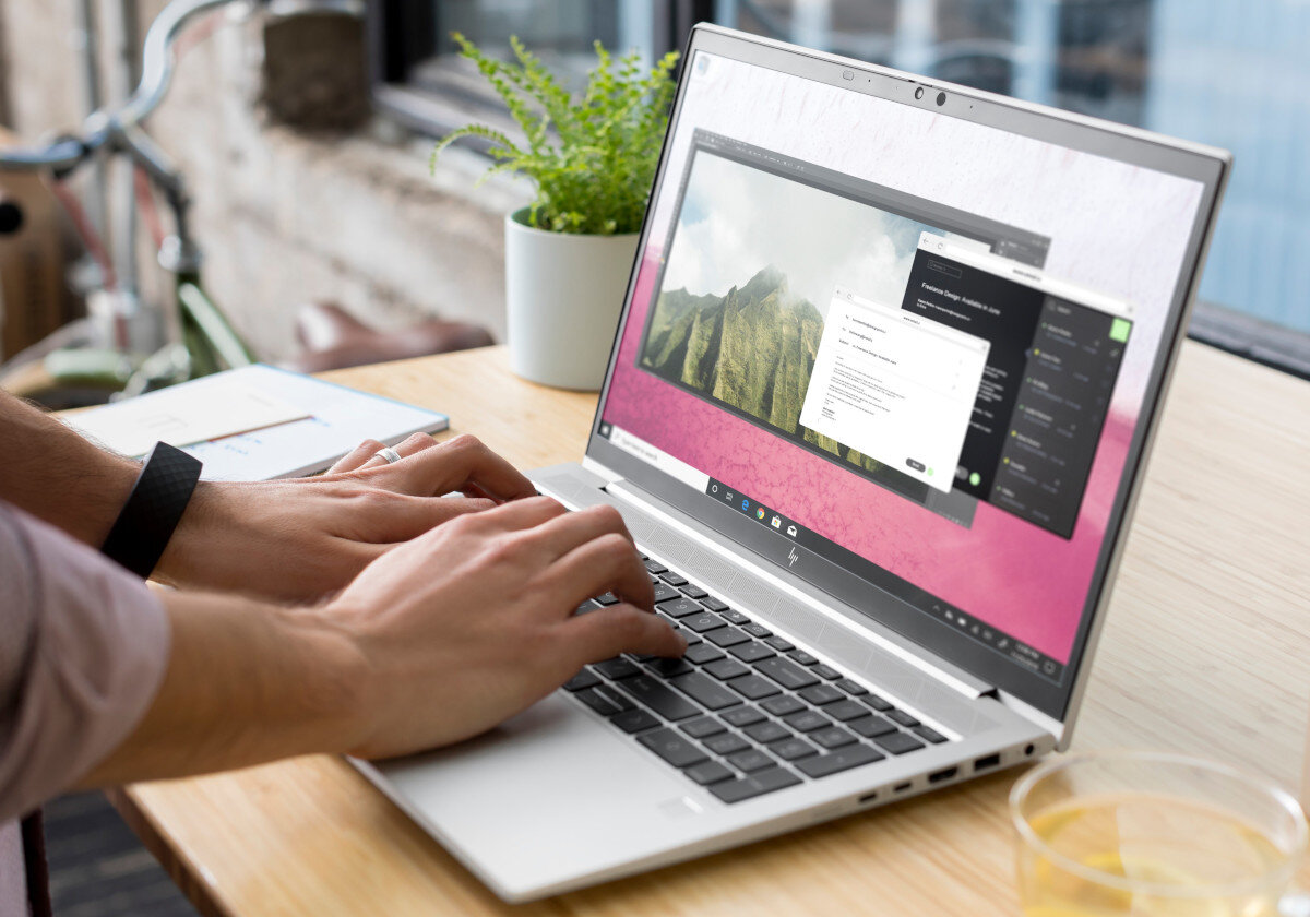Laptop HP matowa matryca procesor rdzenie taktowanie wydajność rozrywka praca kąty widzenia rozdzielczość karta graficzna jakość dysk RAM ekran częstotliwość złącza
