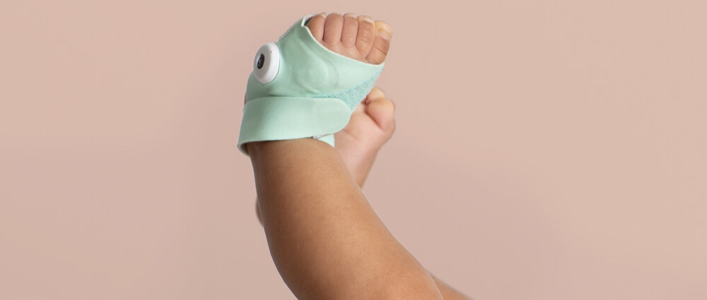 Niania elektroniczna OWLET Cam 2 & Cam & Smart Sock 3 monitor oddechu zestaw dwa rozmiary skarpetki ladowanie