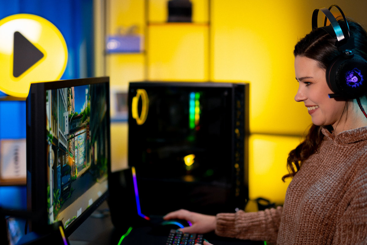 Komputer MAD DOG MD3600-A06 R5-3600 16GB RAM 500GB SSD 1TB HDD GeForce RTX3060 Windows 11 Home wyglad