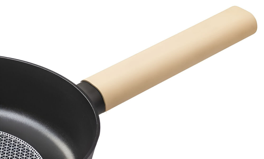 Patelnia LAMART Poele LT1217 28 cm zbliżenie na uchwyt w kolorze beżowym kawałek czarnej patelni białe tło gruba podstawa stabilność Wewnętrzna powierzchnia odporna na zadrapania i przypalanie Uchwyt soft ergonomiczny kształt przyjemne w dotyku wykończenie komfort pewny chwyt w każdej sytuacji łatwe bezpieczne gotowanie  