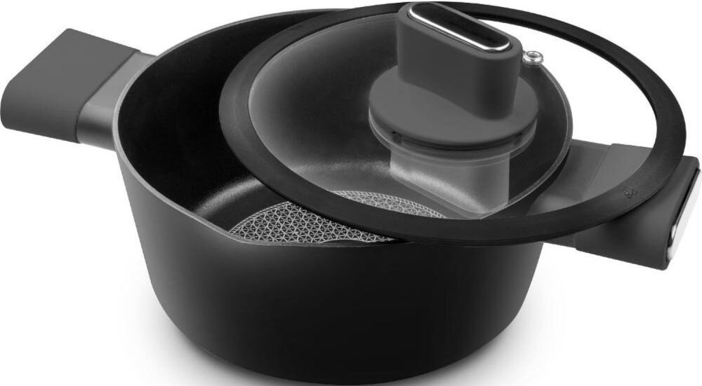 Garnek LAMART Poele LT1224 20 cm  czarny garnek pokrywka na garnku czarna obręcz czarne uchwyty czarny uchwyt na pokrywce białe tło pokrywkę z odpornego szkła z otworem na parę stała kontrola procesu gotowania Silikonowa krawędź pokrywki zapobieganie przeciekaniu silikonowe osłony na uchwytach silikonowe osłony na uchwytach wygodny i bezpieczny chwyt łatwe utrzymanie w czystości można być w zmywarce ułatwienie utrzymania w czystości
