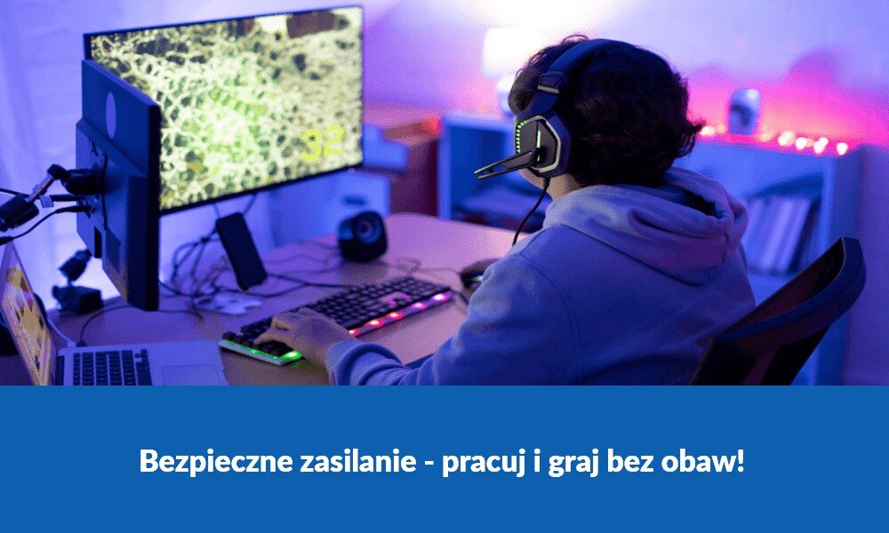 Zasilacz UPS EATON 5E900UI 900VA 480W Osoba w słuchawkach siedząca przed komputerem stacjonarnym w oświetlonym pokoju. Na dole napis 'Bezpieczne zasilanie - pracuj i graj bez obaw!'