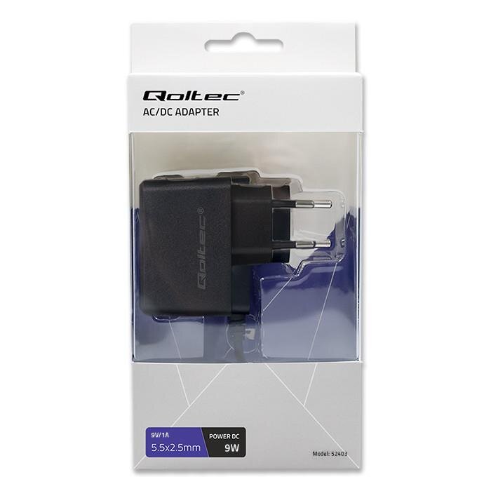 Opakowanie zasilacza sieciowego Qoltec z widocznym adapterem w kolorze czarnym. Na opakowaniu znajduje się tekst: \'Qoltec AC/DC ADAPTER\', \'9V/1A\', \'5.5x2.5mm\', \'POWER DC 9W\', \'Model: 52403\'.