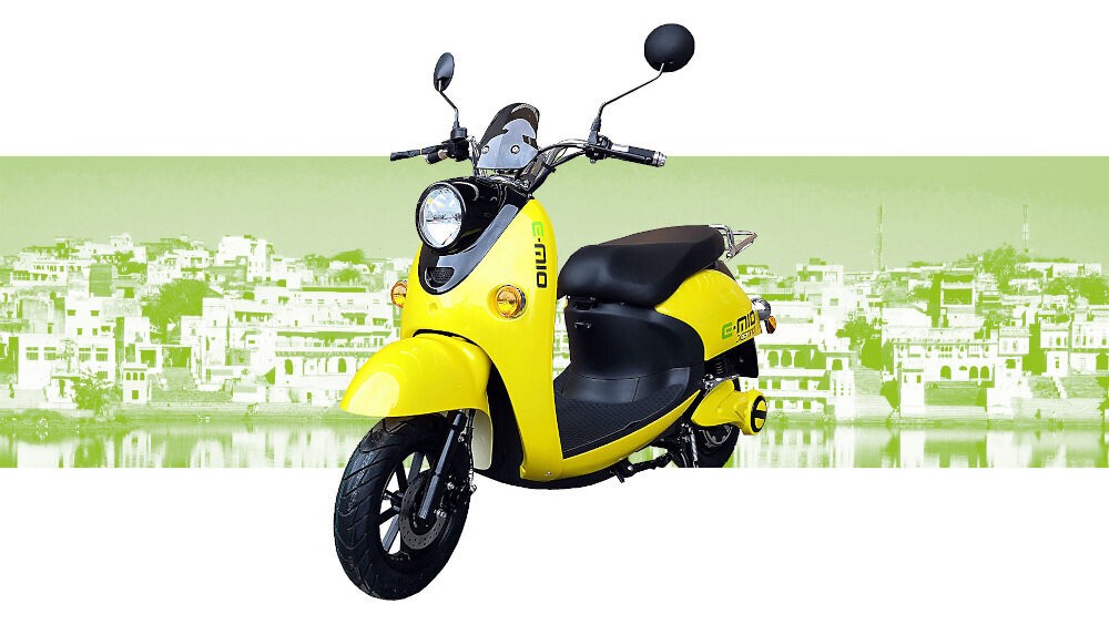 Skuter elektryczny E-MIO Destina z kufrem Żółty bateria litowo-jonowa pojemność 20 Ah 160 ogniw do 50 km na jednym ładowaniu