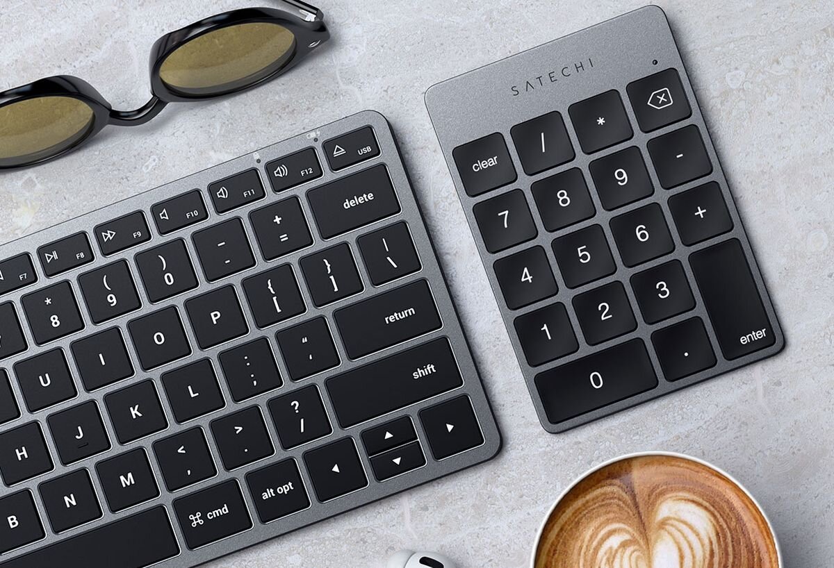 SATECHI Slim Wireless technologii Bluetooth  zmniejszając potrzebę korzystania z kabli Proces parowania - klawiatura obok klawiatury tkl