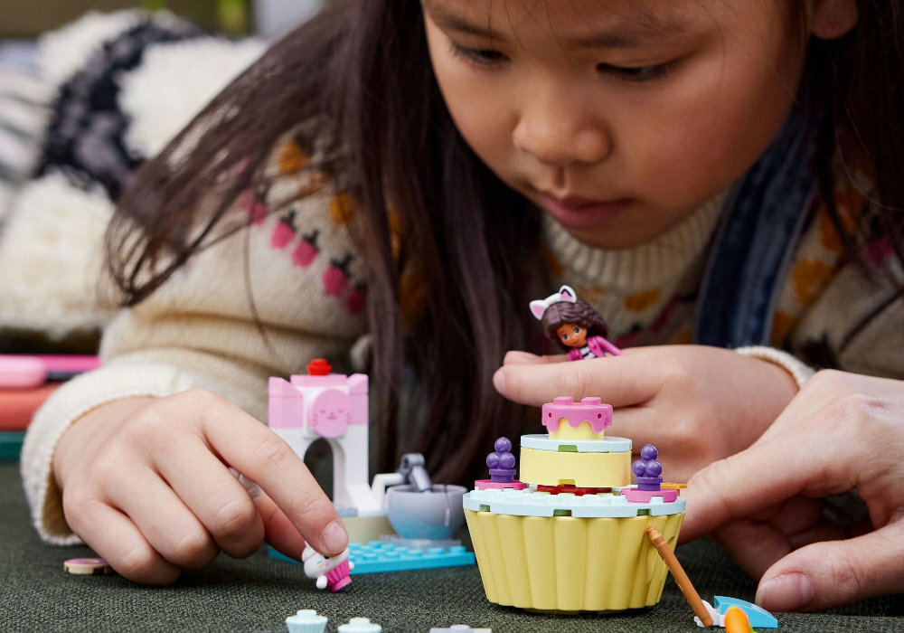 LEGO 10785 Gabby's Dollhouse Pieczenie tortu z Łakotkiem zabawa edukacja rozwój wyposażenie kreatywność