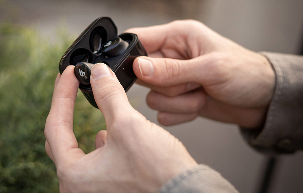 Słuchawki dokanałowe EDIFIER TWS1 PRO 2   dźwięk moc łączność szumy redukcja szumów hałas głośność zakres częstotliwość waga zasilanie ładowanie złącze port wtyczka działanie etui smartfon sterowanie wygoda muzyka