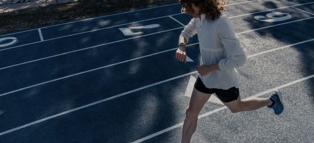 Smartwatch AMAZFIT Cheetah Pro ekran bateria czujniki zdrowie sport pasek ładowanie pojemność rozdzielczość łączność sterowanie krew puls rozmowy smartfon aplikacja