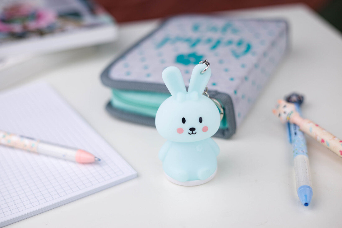 Brelok INNOGIO GIOkeyring Rabbit GIO-152 Delikatny i trwały materiał wykonanie elastyczny miękki silikon Gładka powierzchnia ułatwienie użytkowanie korzystanie czyszczenie