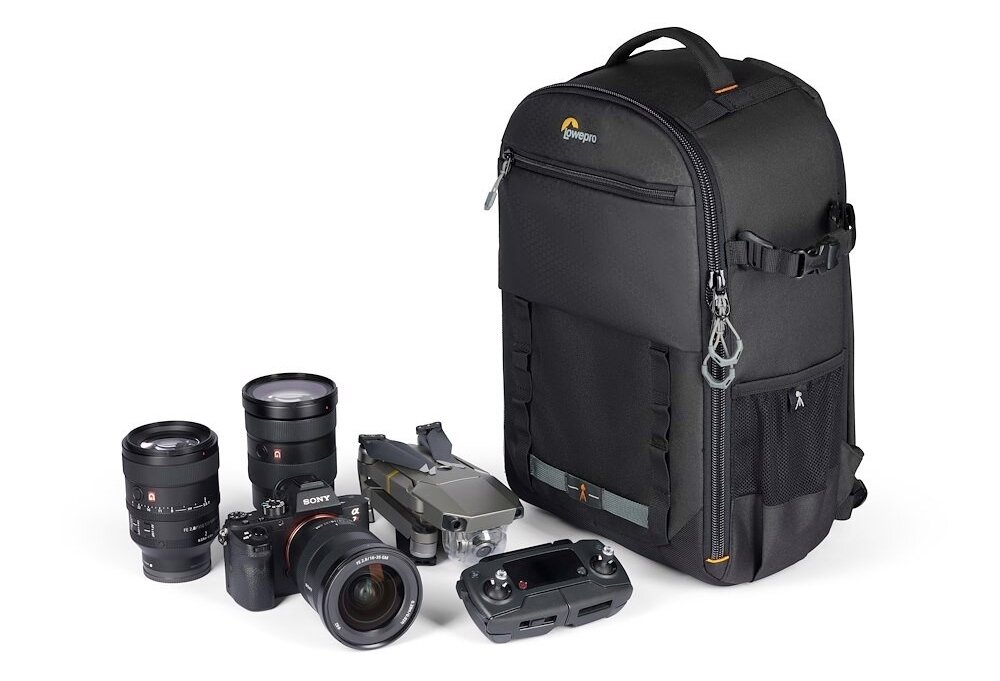 Plecak LOWEPRO Adventura BP 300 III lustrzanki wysokość wygoda sprzęt kieszenie przechowywanie trwałość wytrzymałość rzepy przegrody możliwości