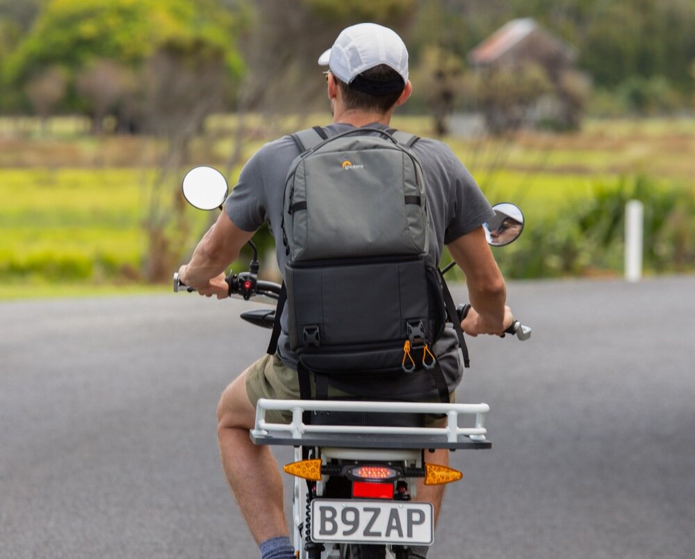 Plecak LOWEPRO Fastpack BP 250 AW III lustrzanki wysokość wygoda sprzęt kieszenie przechowywanie trwałość wytrzymałość rzepy przegrody możliwości