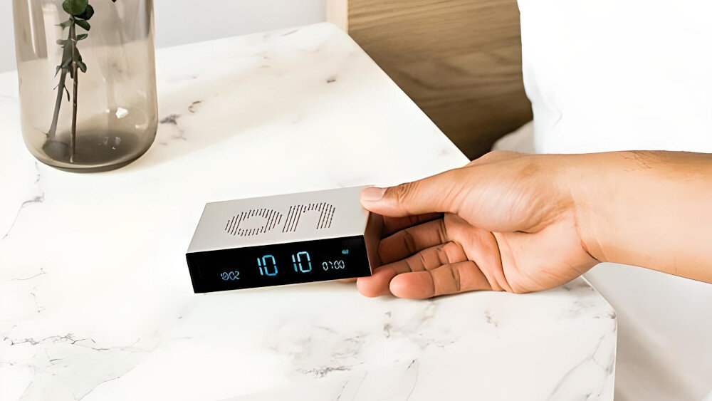 Budzik LEXON Flip Premium  - podświetlenie