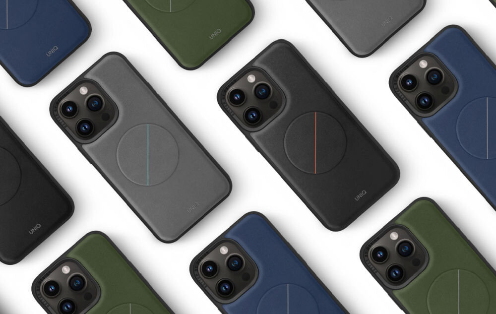 Na obrazie widoczne są różnokolorowe etui na telefon z trzema aparatami, ułożone w układzie diagonalnym. Na każdym etui znajduje się logo \'UNIQ\'.