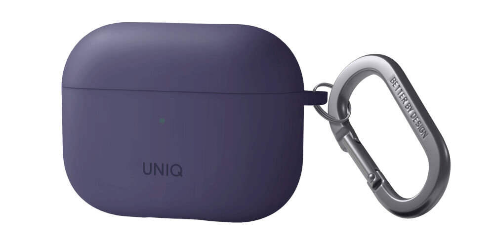 Purpurowe etui na słuchawki z napisem \'UNIQ\' oraz metalowym karabińczykiem z napisem \'BETTER BY DESIGN\'.