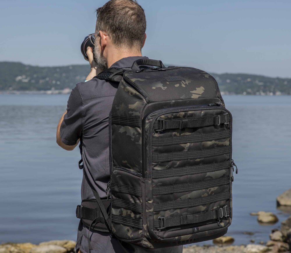Plecak TENBA Axis V2 24L Czarny niezawodność fotografowie pojemność przegrody system MOLLE wygoda miejsce airtag