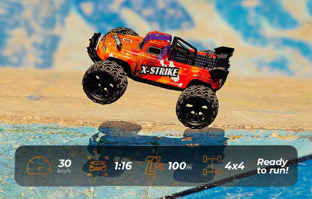 Samochód zdalnie sterowany OVERMAX X-Strike Pomarańczowo-czerwony samochód RC typu monster truck w skali 1:16, uchwycony w momencie skoku nad ziemią. Pod obrazem pasek z ikonami: prędkościomierzem (30 km/h), modelem samochodu (1:16), anteną (100m) i napędem 4x4, z napisem Ready to run!