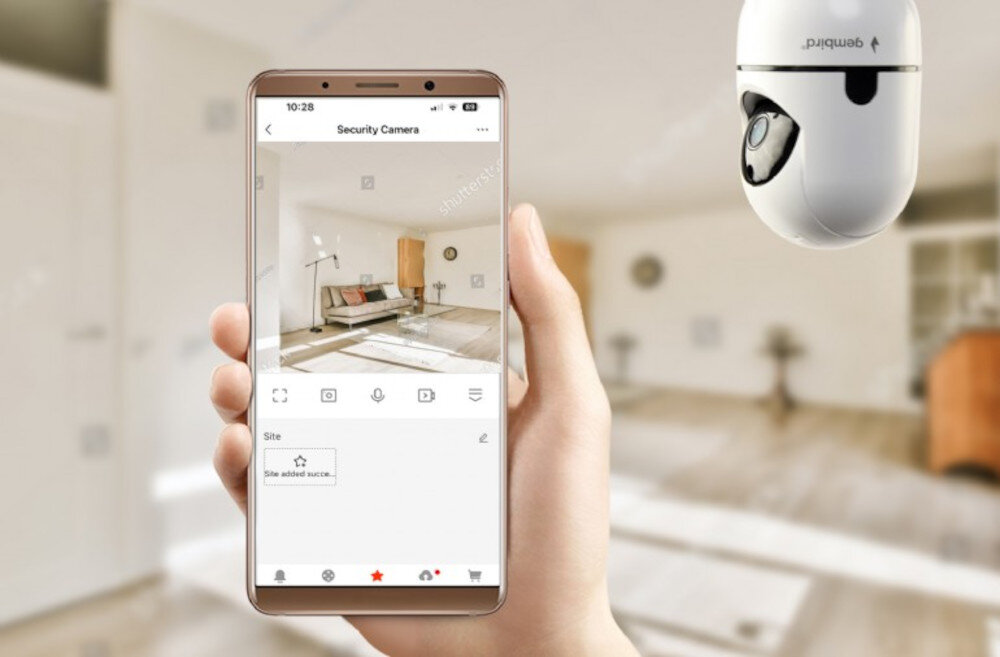 Kamera GEMBIRD TSL-CAM-WRHD-02 Tuya SmartLife sterowanie aplikacją, kamera, smartfon trzymany w ręku