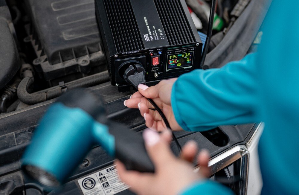 Przetwornica NEWELL NL3680 12V/230V 500W/1000W Czysta sinusoida charakterystyka prąd sinusoida przeznaczenie