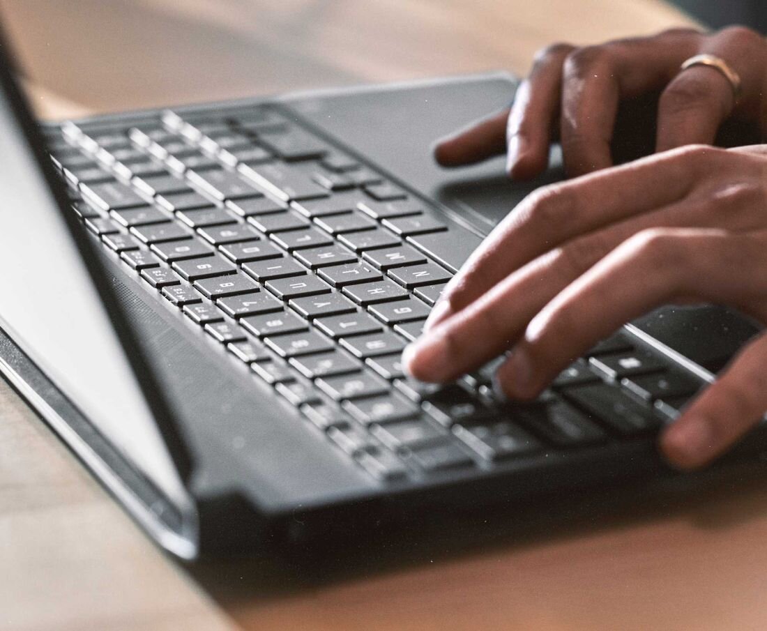 Laptop HP Victus 15-FA0193NW ekran z mikrokrawedzia