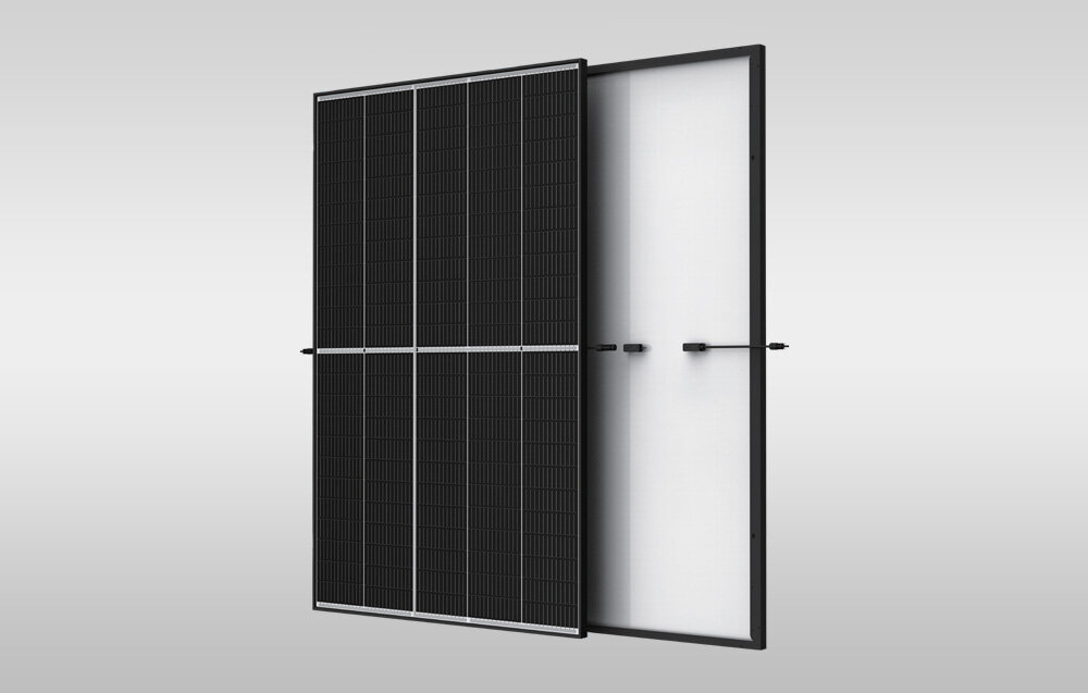 Fotowoltaika balkonowa ECOFLOW Basic Plus dwa panele fotowoltaiczne Trina moc 405 W sprawnosc 21,1% technologia Multi-busbar wysoka gestos polaczen do wspolpracy z optymalizatorami falownikami systemami montazowymi niska masa optymalne wymiary