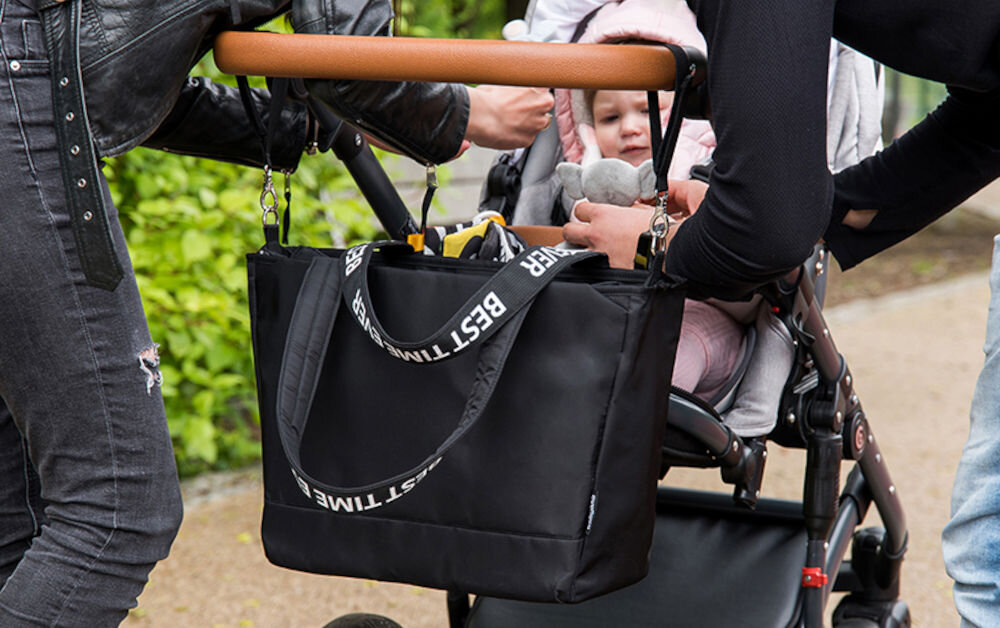 Torba do wózka BABYONO Best Time Ever 1515 Czarny Styl funkcjonalność miejski design praktyczne rozwiązania Elegancki wygląd stylizacja przemyślana konstrukcja wygoda użytkowania