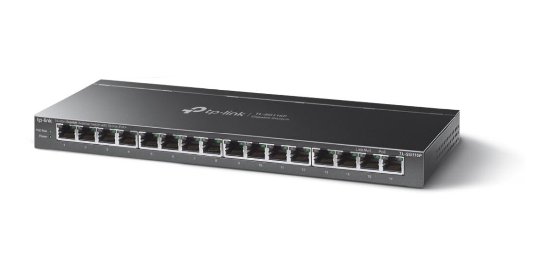 Przełącznik TP-Link Omada pokazuje tylny panel z gniazdem zasilania i otworami wentylacyjnymi na jasnym tle