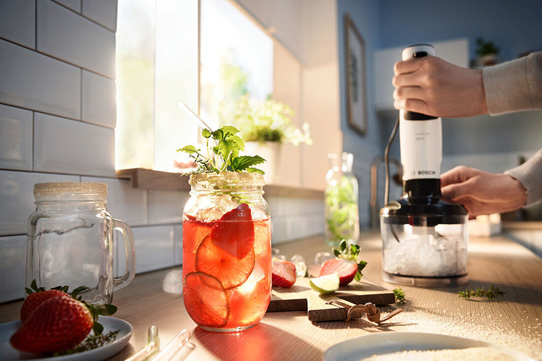 Blender ręczny ErgoMaster Serie 4 blender w użyciu, kruszenie lodu, różnorodność