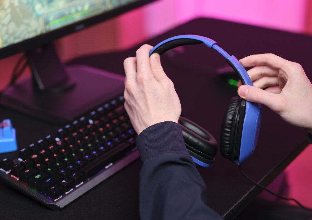 Słuchawki TRUST GXT415 Zirox lekkość użytkowanie multiplatformowość zwycięstwo głośniki przetworniki kolor jakość dźwięk doznania 