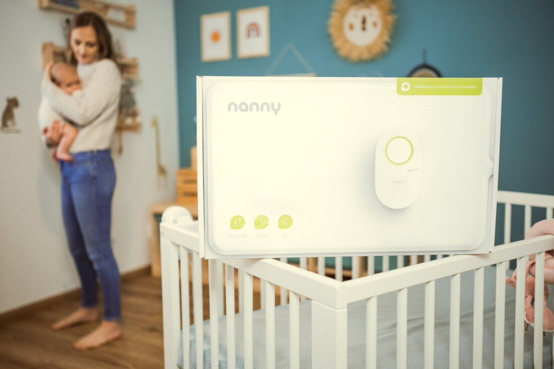 Monitor oddechu NANNY BM-03 wygląd design tło wizualizacja Pełna ochrona snu dziecka