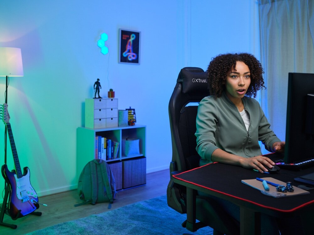 Fotel TRUST GXT 714 Ruya maksymalna wygoda trwałość wznieś się do gwiazd relaks dodatki