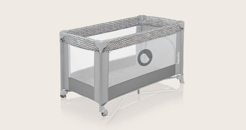 Łóżeczko turystyczne LIONELO Stefi Multicolor Szary Komfort od pierwszych dni Miękki materac z utwardzonym spodem  wspiera jego zdrowy rozwój