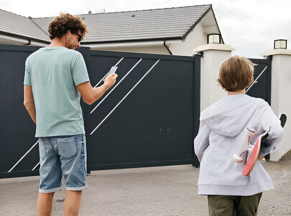 Napęd do bramy skrzydłowej SOMFY Lockyvia 1241429 komfort bezpieczenstwo zaawansowana technologia radiowa wygoda oszczednosc czasu