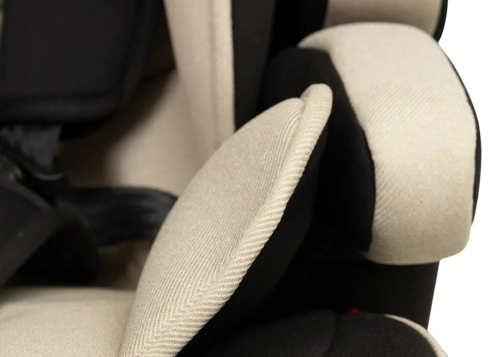 Fotelik samochodowy CARETERO Falcon Fresh 9-36 kg Beżowy wygodne podlokietniki odpowiednie podparcie podczas jazdy wygodne ulozenie rak