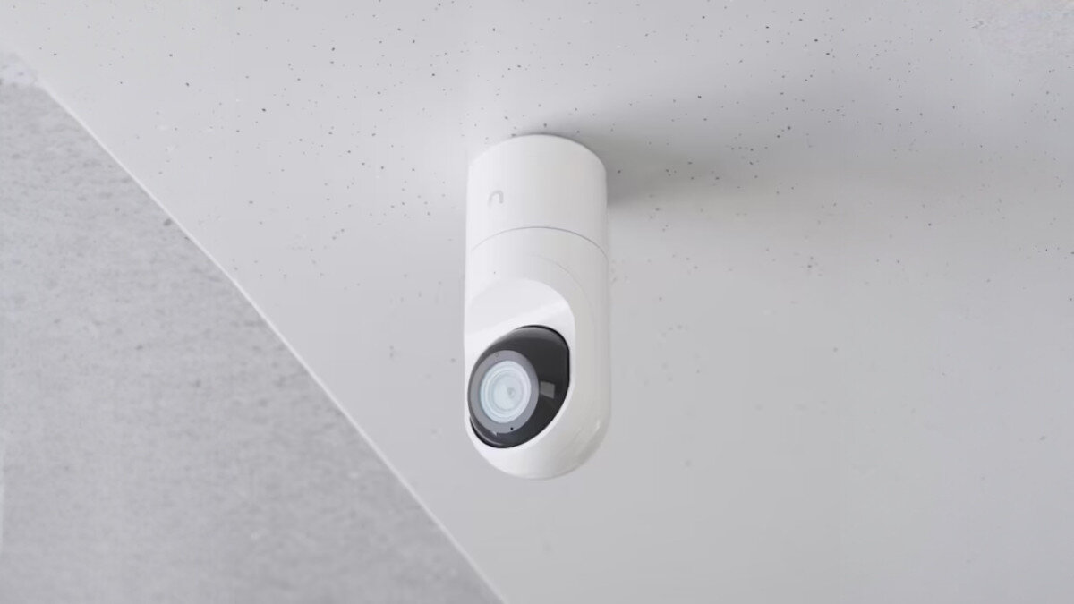 Kamera UBIQUITI G5 Flex Zewnętrzna / Wewnętrzna, LAN, uchwyty, UniFi, Protect, alerty, Kamera G4 Flex z PoE zamontowana na suficie.