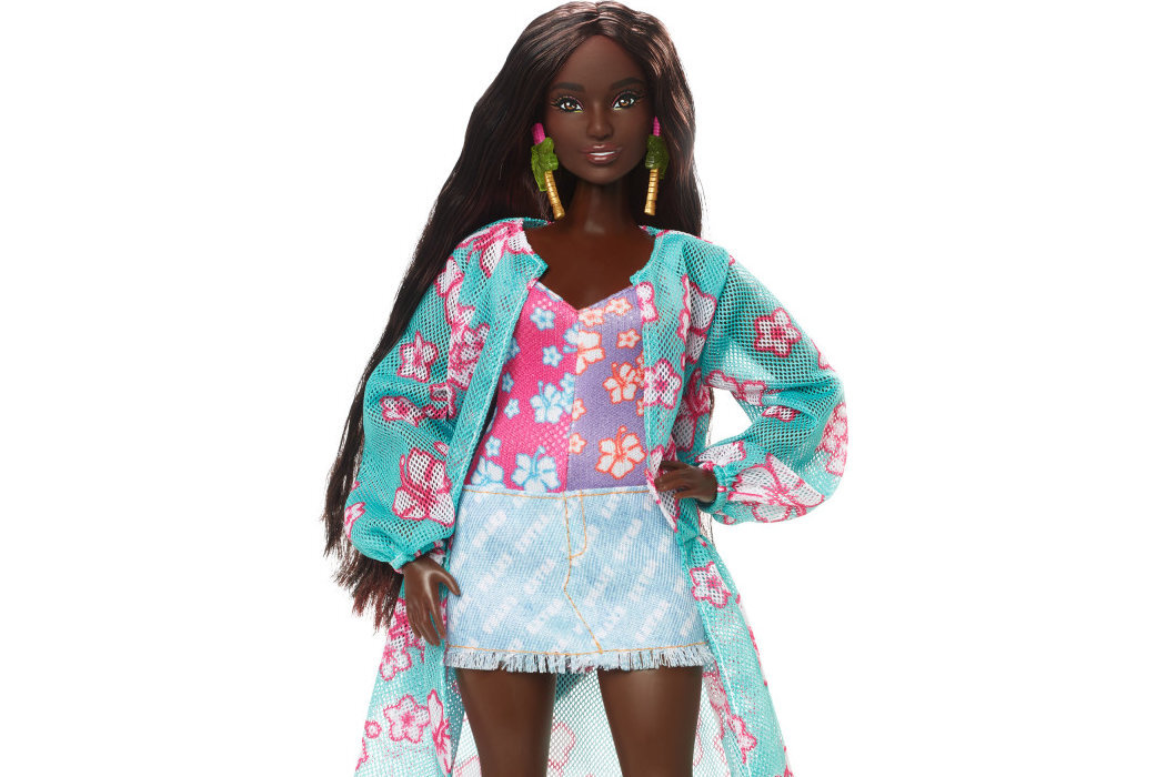 Lalka Barbie Extra Fly Plażowa HPB14 zabawa przygoda podróżne wyobraźnia