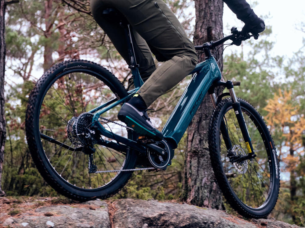 Rower elektryczny FISCHER Montis 4.1I U19 29 cali Niebieski 10 przelozen przerzutki marki SHIMANO Deore tylne kolo optymaln wydajna jazda