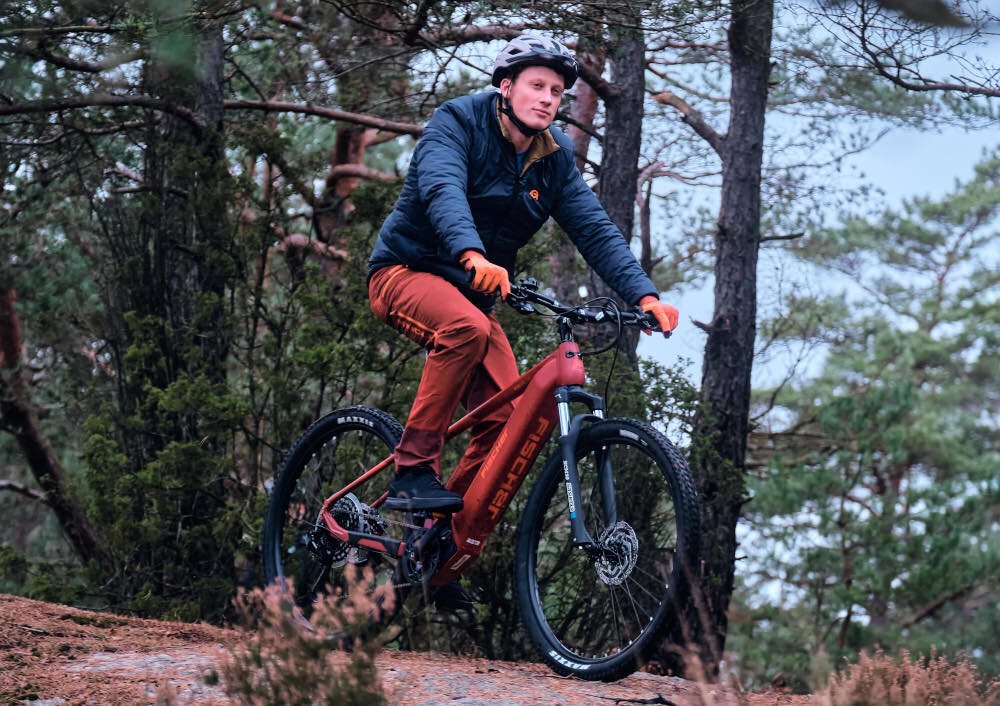 Rower elektryczny FISCHER Montis 4.1I U19 29 cali Niebieski kola 29-calowe ogumienie Rubena szykie osiagniecie predkosci latwe pokonywanie przeszkod wiekszy kontak kola z podlozem szerokie opony gruby bieznik regularne sprawdzanie cisnienia powietrza wartosc na bocznej czesci opony