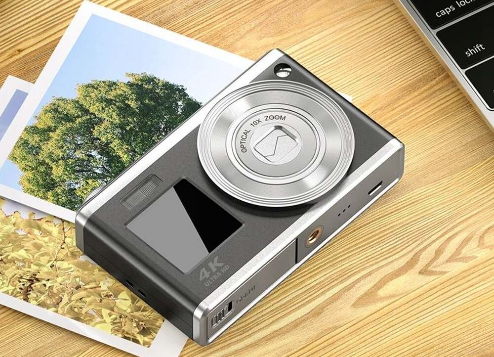 Aparat XREC C23  aparat na stole ze zdjęciami 