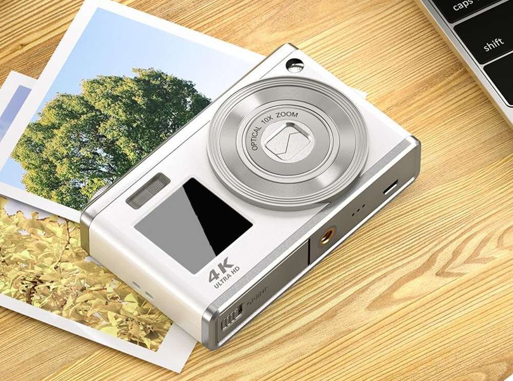 Aparat XREC C23   aparat na stole ze zdjęciami 