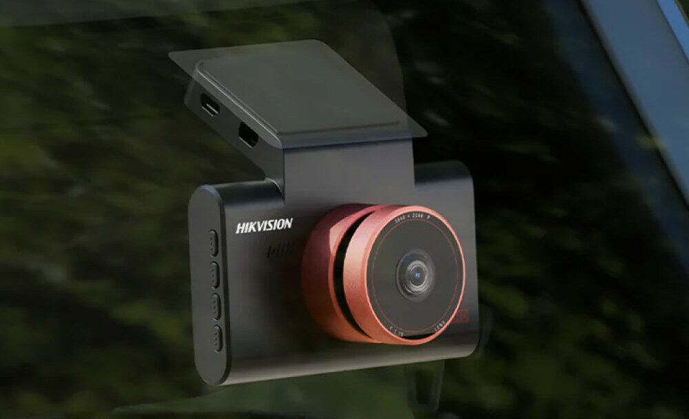 Wideorejestrator HIKVISION C6S GPS montaż instalacja zasilanie