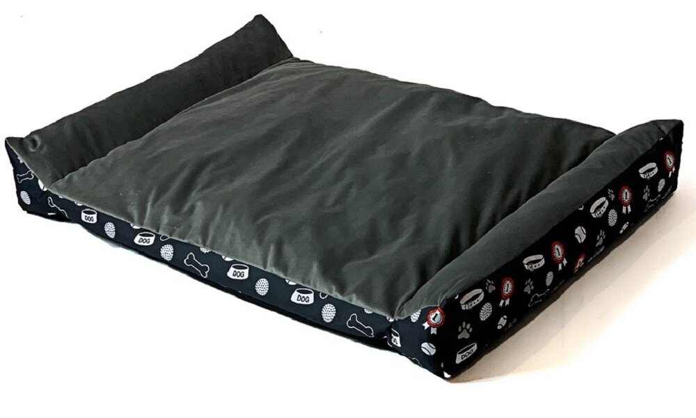 Specyfikacja techniczna legowiska GOGIFT Rex: wymiary produktu 93x61x8 cm, waga 3,5 kg, 24 miesiące gwarancji Legowisko dla psa w kształcie prostokąta. Ma ciemnoszarą, aksamitną poduszkę i podwyższone boki. Dolny panel i boki mają wzór z grafikami psów, kości i łap. Tło jest białe.