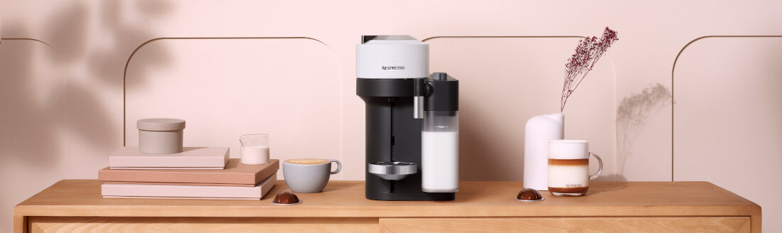 Кофемашина DELONGHI Nespresso Vertuo Lattissima ENV300.B Элегантный дизайн, внешний вид, презентация